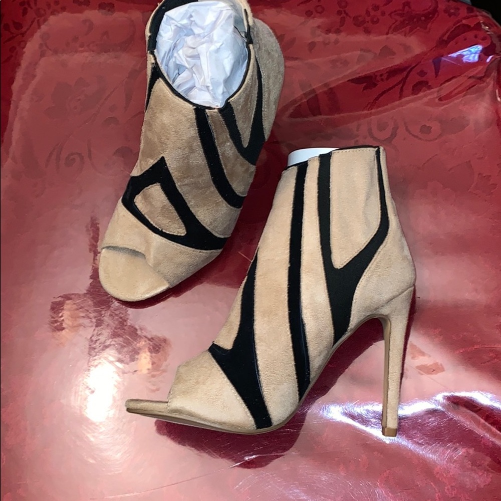 ✨Heeled Booties✨ - Picture 4 of 5